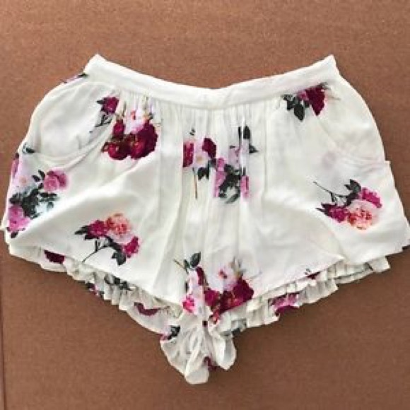 MINKPINK Pants - MINKPINK floral shorts